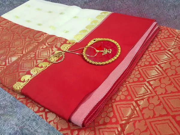Sindhuja_Fashion_House_Woven_Garad_Cotton_Silk_Saree_(White)
