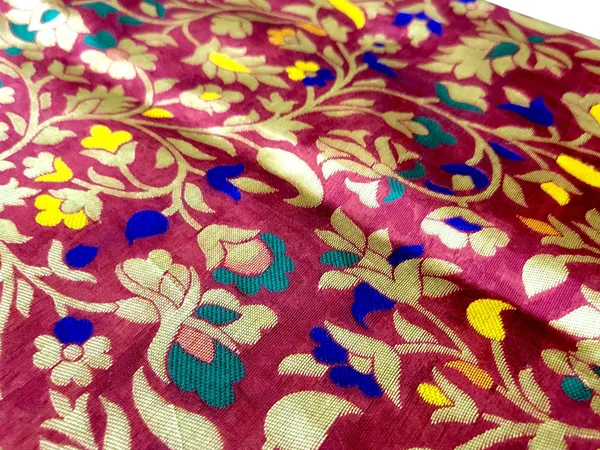 Sindhuja_Fashion_House_Woven,_Floral_Print_Bollywood_Semi-Pashmina_Saree_(Maroon)