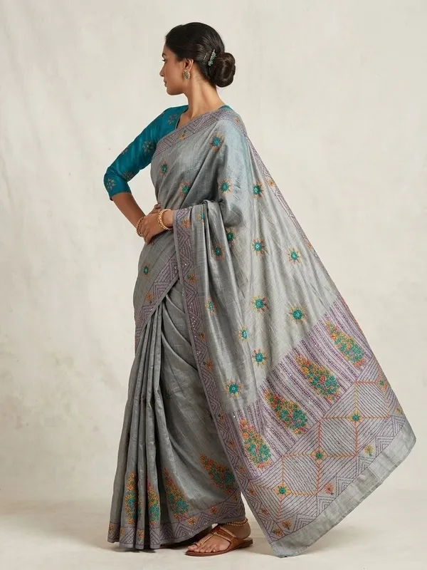 Sindhuja_Fashion_House_Embroidered,_Floral_Print,_Geometric_Print_Daily_Wear_Tussar_Silk_Saree_(Grey)