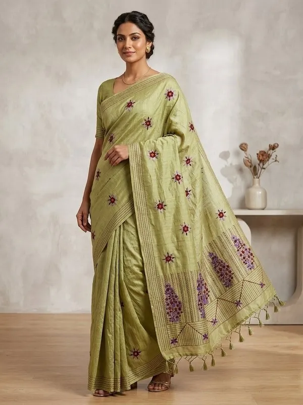 Sindhuja_Fashion_House_Embroidered,_Floral_Print_Handloom_Tussar_Silk_Saree_(Light_Green)