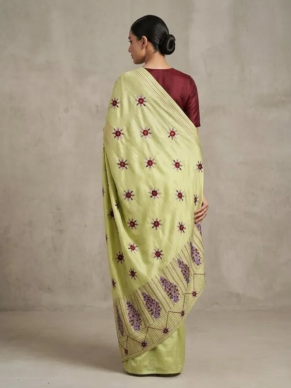 Sindhuja_Fashion_House_Embroidered,_Floral_Print_Handloom_Tussar_Silk_Saree_(Light_Green)