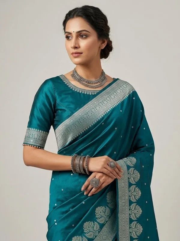 Sindhuja_Fashion_House_Woven,_Temple_Border_Banarasi_Pure_Silk_Saree_(Light_Blue)