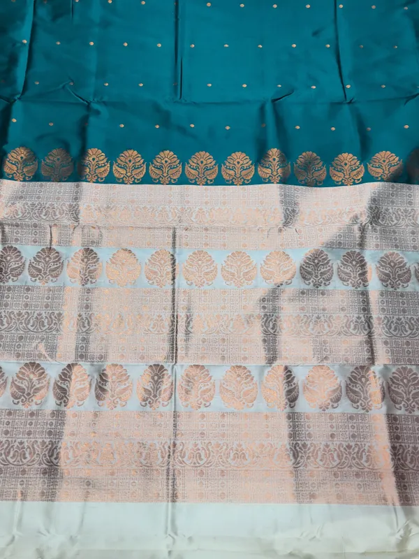 Sindhuja_Fashion_House_Woven_Banarasi_Pure_Silk_Saree_(Green)