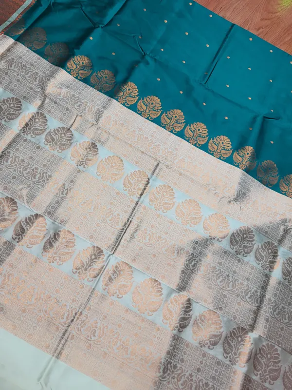 Sindhuja_Fashion_House_Woven_Banarasi_Pure_Silk_Saree_(Green)