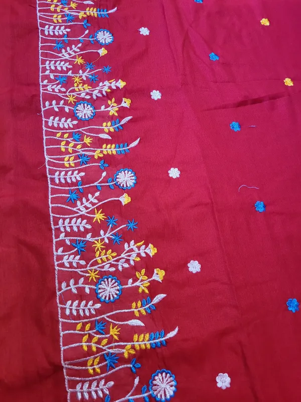 Sindhuja_Fashion_House_Embroidered,_Floral_Print,_Printed_Daily_Wear_Khadi,_Pure_Cotton_Saree_(Red)