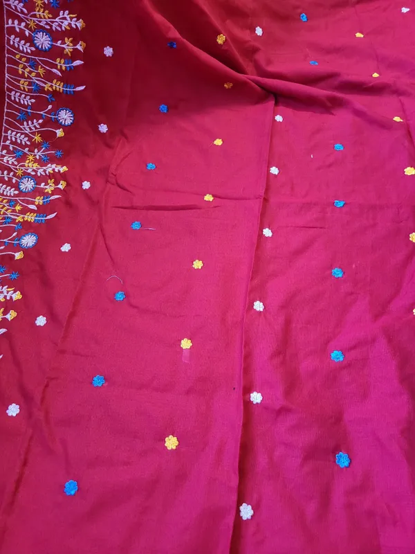 Sindhuja_Fashion_House_Embroidered,_Floral_Print,_Printed_Daily_Wear_Khadi,_Pure_Cotton_Saree_(Red)