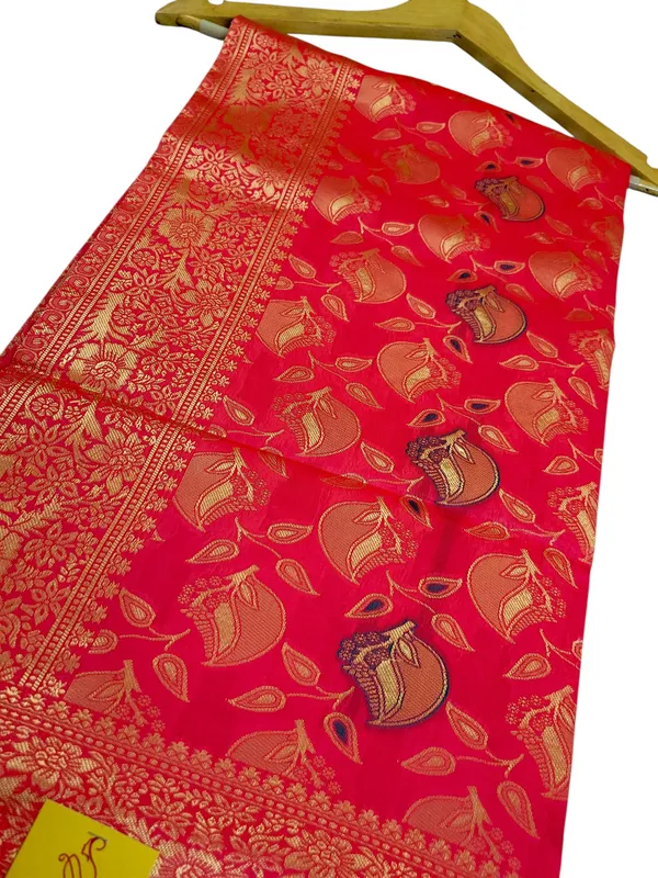 Sindhuja_Fashion_House_Woven_Banarasi_Silk_Blend_Saree_(Red)