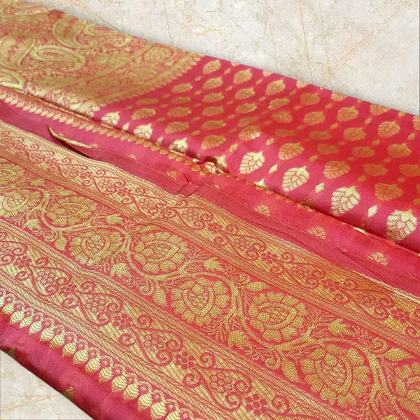 Sindhuja_Fashion_House_Paisley,_Woven_Banarasi_Silk_Blend_Saree_(Orange)