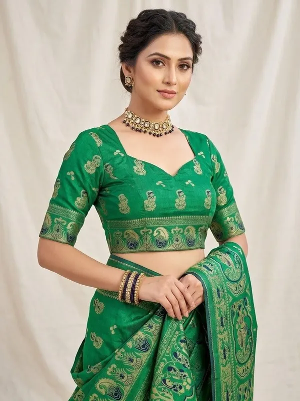 Sindhuja_Fashion_House_Woven,_Paisley,_Floral_Print,_Graphic_Print_Banarasi_Silk_Blend_Saree_(Dark_Green)