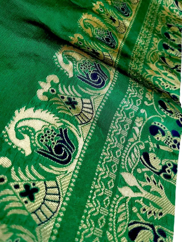 Sindhuja_Fashion_House_Woven,_Paisley,_Floral_Print,_Graphic_Print_Banarasi_Silk_Blend_Saree_(Dark_Green)