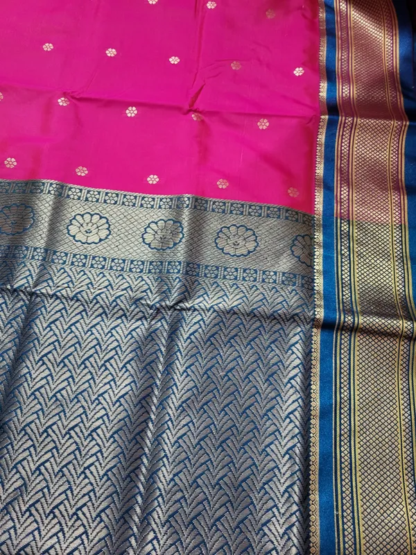 Sindhuja_Fashion_House_Floral_Print,_Woven_Banarasi_Pure_Silk,_Silk_Blend_Saree_(Pink,_Blue)