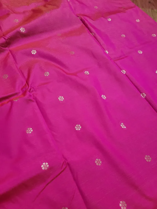 Sindhuja_Fashion_House_Floral_Print,_Woven_Banarasi_Pure_Silk,_Silk_Blend_Saree_(Pink,_Blue)