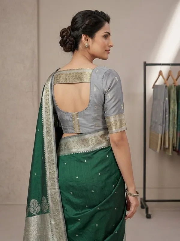 Sindhuja_Fashion_House_Woven_Banarasi_Pure_Silk,_Silk_Blend_Saree_(Dark_Green,_Silver)