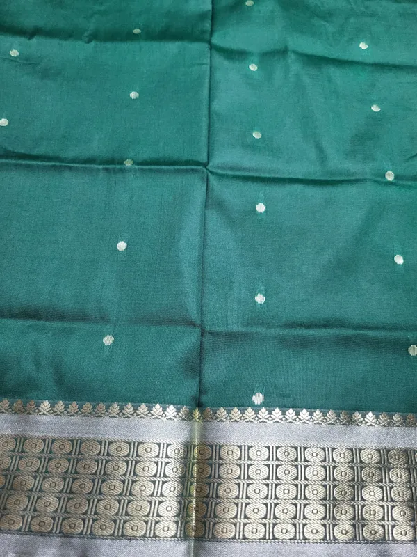 Sindhuja_Fashion_House_Woven_Banarasi_Pure_Silk,_Silk_Blend_Saree_(Dark_Green,_Silver)