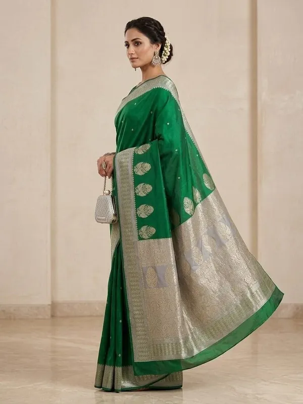 Sindhuja_Fashion_House_Woven,_Self_Design,_Temple_Border_Banarasi_Pure_Silk,_Silk_Blend_Saree_(Green,_Silver)