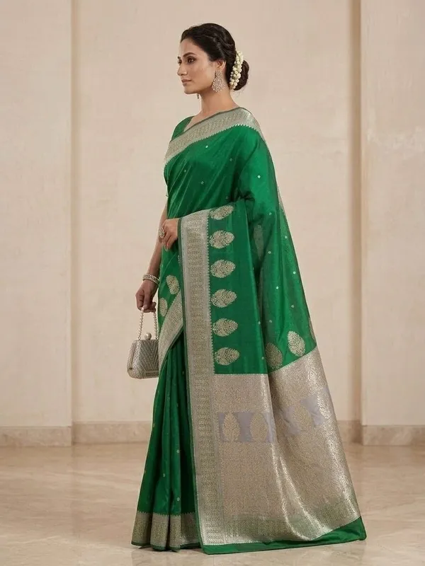 Sindhuja_Fashion_House_Woven,_Self_Design,_Temple_Border_Banarasi_Pure_Silk,_Silk_Blend_Saree_(Green,_Silver)