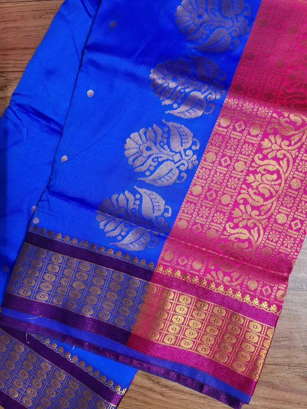 Sindhuja_Fashion_House_Woven_Banarasi_Pure_Silk,_Silk_Blend_Saree_(Blue,_Pink)