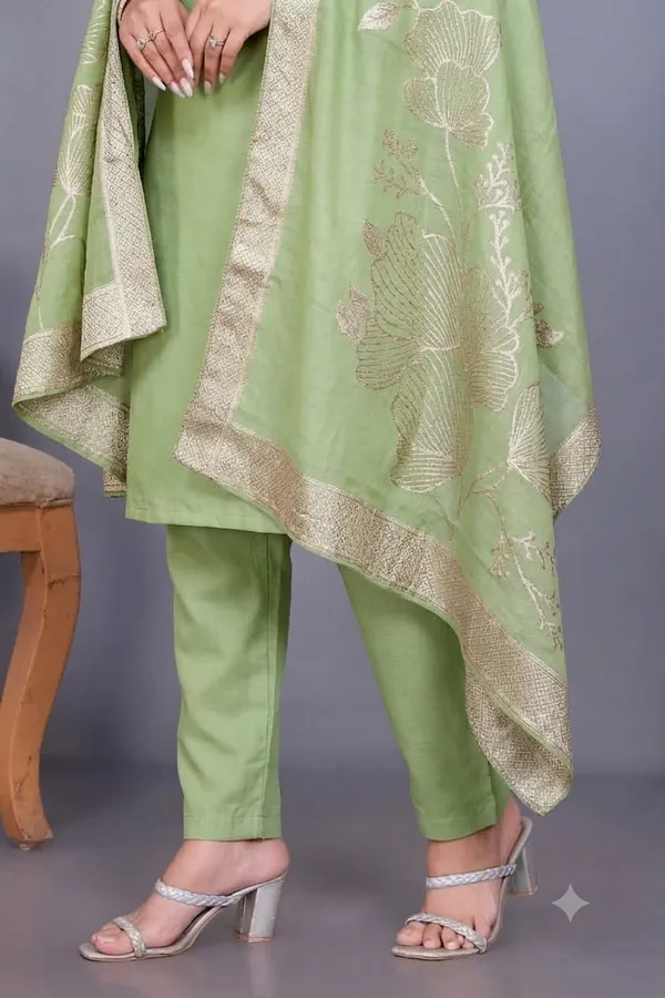 Green_Rayon_Slub_Embroidered_Kurta_Set_For_Women