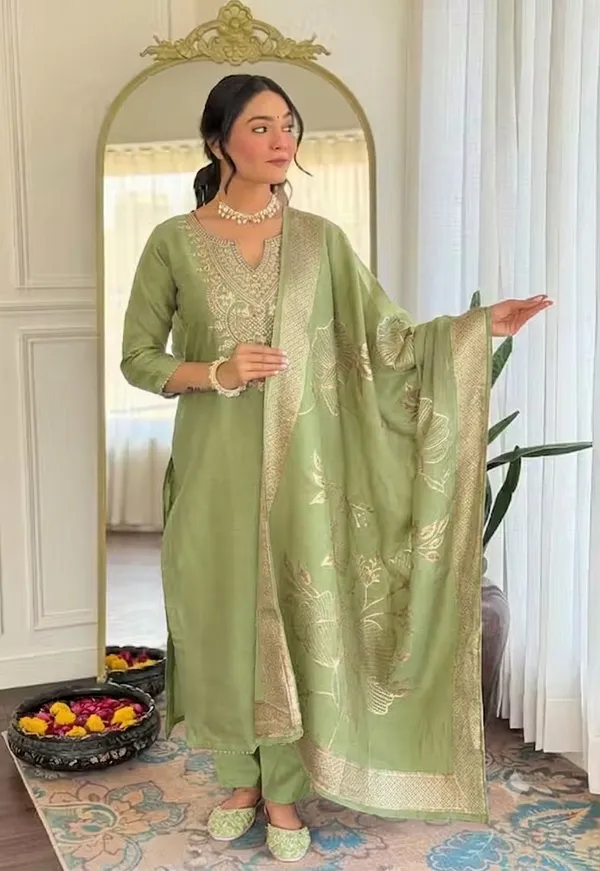 Green_Rayon_Slub_Embroidered_Kurta_Set_For_Women