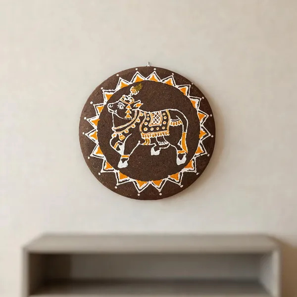 Cow_Dung_Folk_Art_Cow_Motif_Round_Wall_Hanging