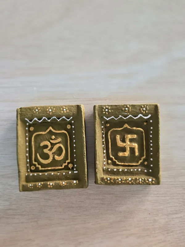 Gomay_Om_And_Swastik_Religious_Plaques