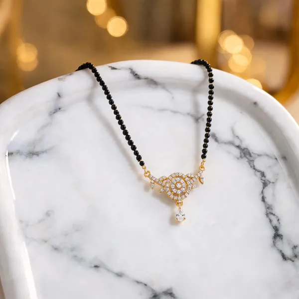 Black_And_Gold_Alloy_Beaded_Stone_Pendant_Mangalsutra_For_Women