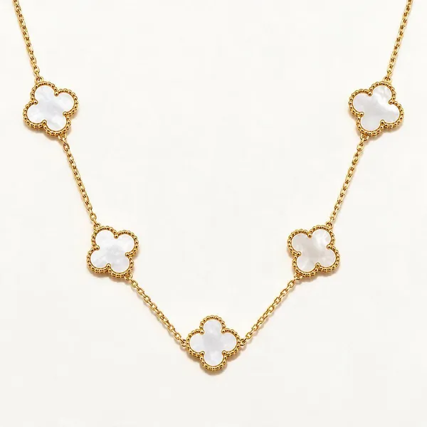 Gold_Alloy_Clover_Motif_Pendant_Necklace_For_Women
