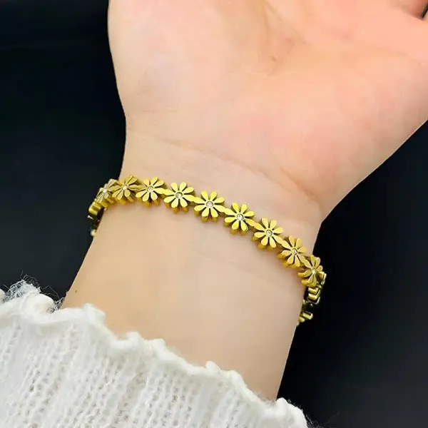 Gold_Tone_Alloy_Floral_Motif_Linked_Bangle_For_Women