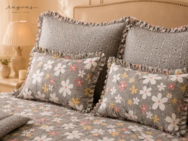 Premium_6-Piece_King_Size_Designer_Frill_Bedding_Set_with_Reversible_Comforter