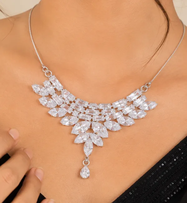 Silver_Stone_Crystal_Embellished_Mangalsutra_Pendant_For_Women