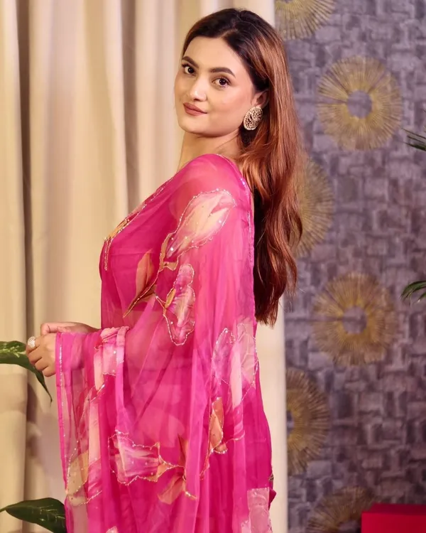 Pink_Floral_Chiffon_Saree