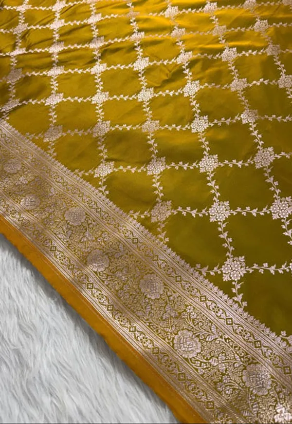 Mehendi_Green_Mashru_Banarasi_Saree