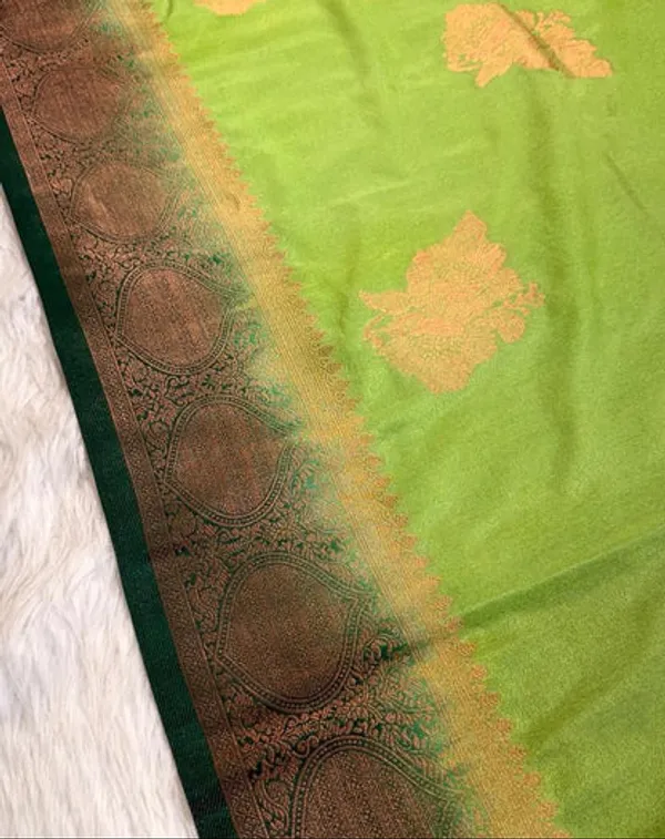 Green_Floral_Semisilk_Banarasi_Saree