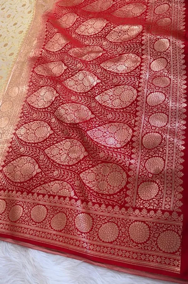 White_Red_Border_Katan_Silk_Banarasi_Saree