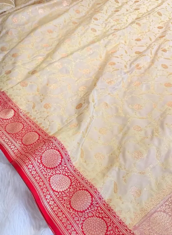 White_Red_Border_Katan_Silk_Banarasi_Saree