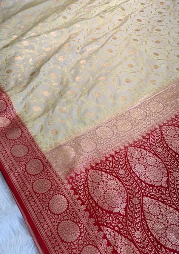 White_Red_Border_Katan_Silk_Banarasi_Saree