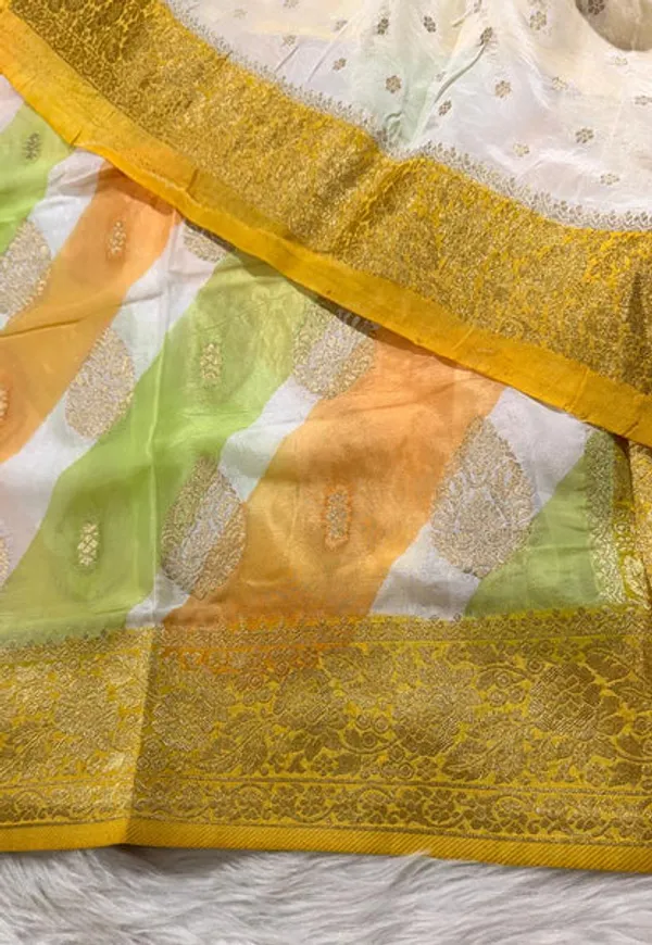 White_Semisilk_Banarasi_Saree
