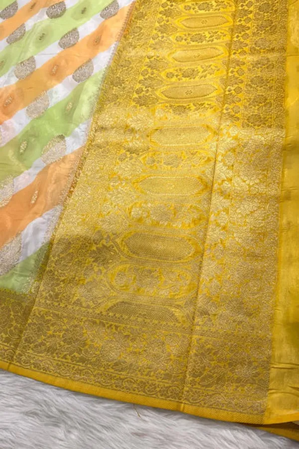 White_Semisilk_Banarasi_Saree