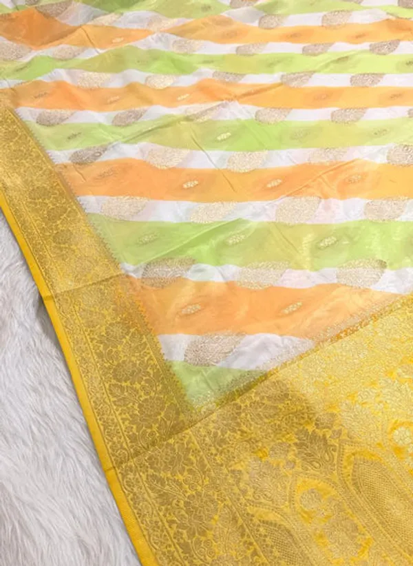 White_Semisilk_Banarasi_Saree