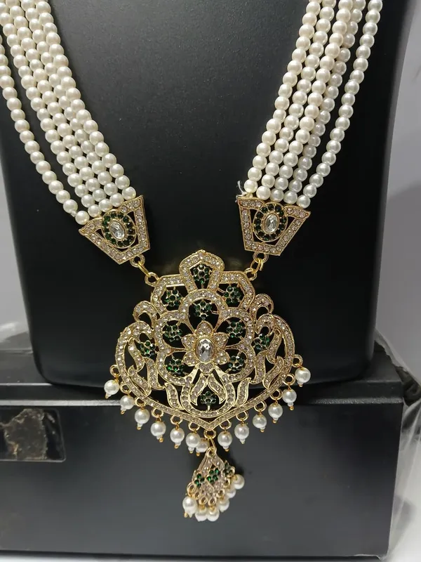 Gold_Tone_Pearl_Bridal_Jewellery_Set_for_Women
