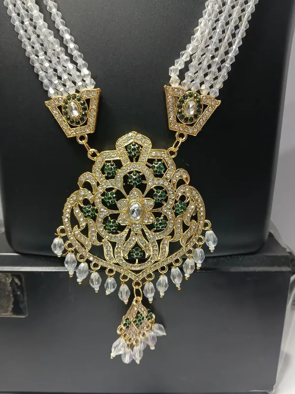 Gold_Tone_Traditional_Bridal_Jewellery_Set_for_Women