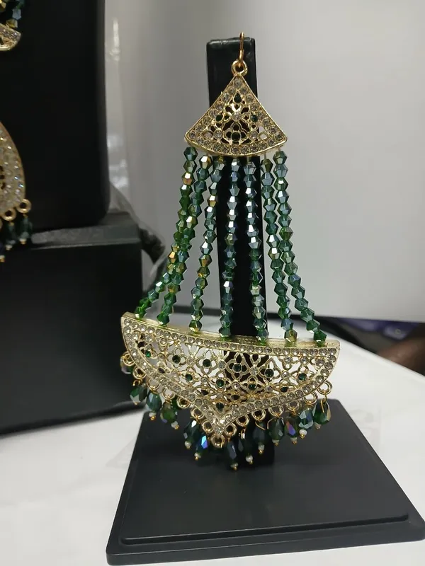 Green_Beaded_Traditional_Jewellery_Set_for_Women