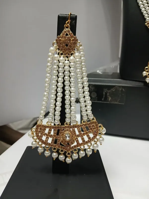 Gold_Tone_Pearl_Bridal_Jewellery_Set_for_Women