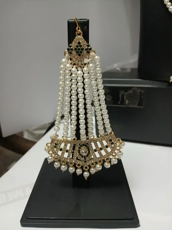 Gold_Tone_Pearl_Bridal_Jewellery_Set_for_Women