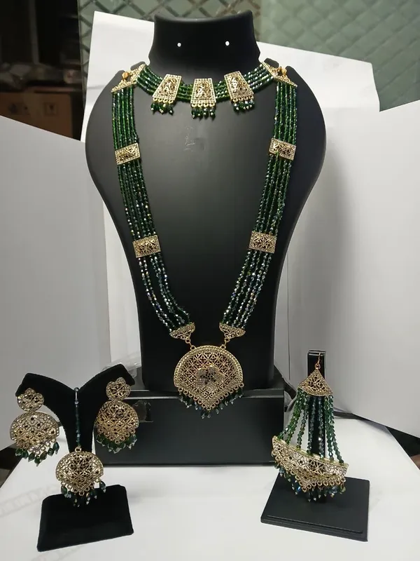 Green_Beaded_Traditional_Jewellery_Set_for_Women