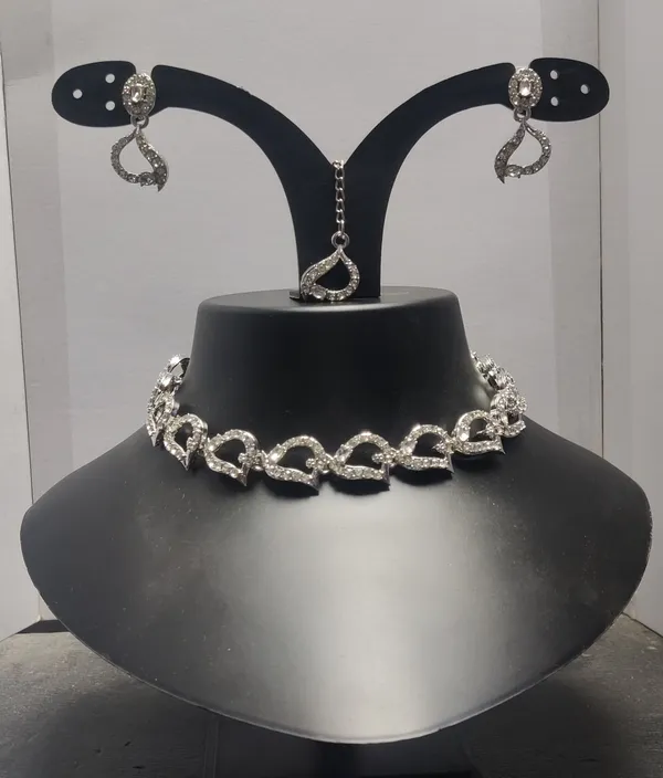 Silver_Tone_Stone_Studded_Jewellery_Set_for_Women