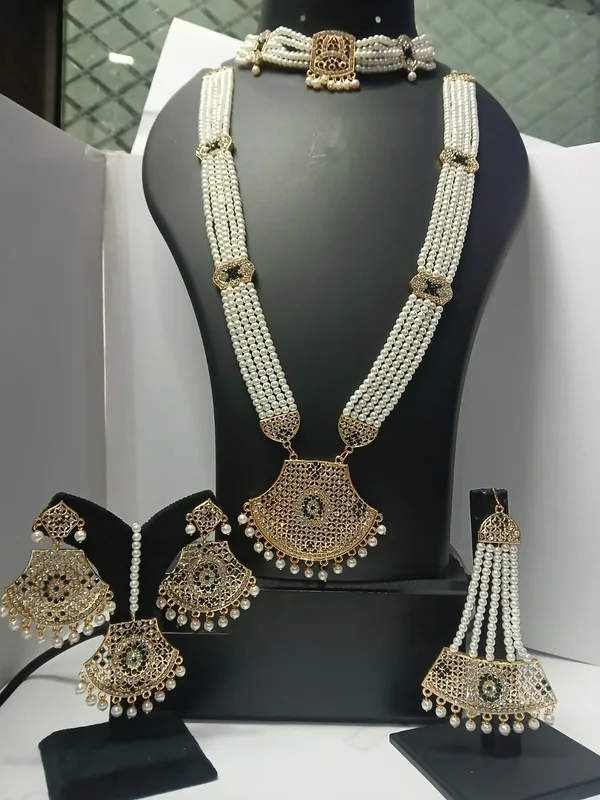Gold_Tone_Pearl_Bridal_Jewellery_Set_for_Women