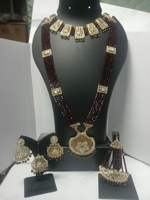 Gold_Tone_Beaded_Bridal_Jewellery_Set_for_Women