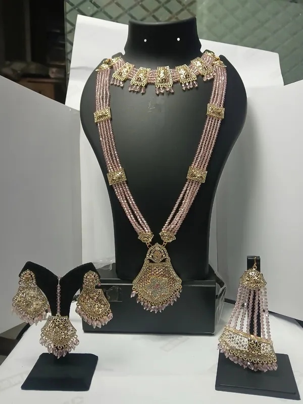 Gold_Tone_Traditional_Jewellery_Set_for_Women