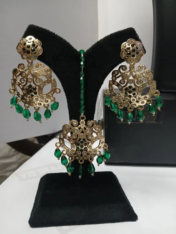 Gold_Tone_Green_Beaded_Bridal_Jewellery_Set_for_Women